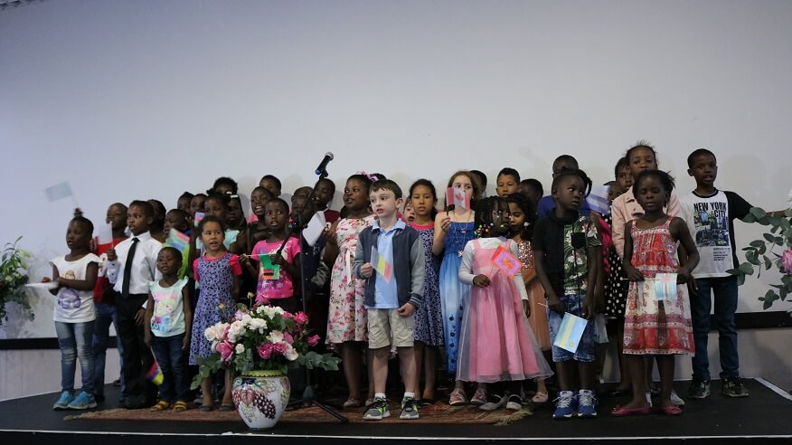 Tshwane - The main celebration was held at Wingate Park Country Club in Pretoria on Sunday, October 22 nd and it
was attended by about 350 youth and adults, and about 40 children, including Baha’is and their friends.
There were also numerous celebrations at the neighbourhood level all around Tshwane throughout the
weekend.