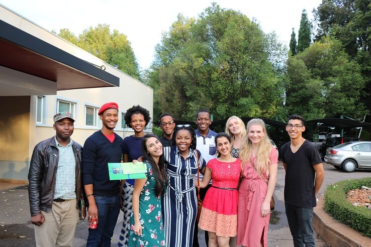 Tshwane - The main celebration was held at Wingate Park Country Club in Pretoria on Sunday, October 22 nd and it
was attended by about 350 youth and adults, and about 40 children, including Baha’is and their friends.
There were also numerous celebrations at the neighbourhood level all around Tshwane throughout the
weekend.